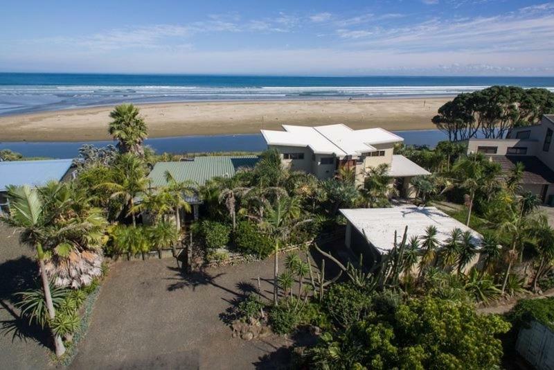 Gems Seaside Lodge Ahipara Exterior photo