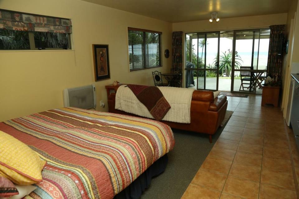 Gems Seaside Lodge Ahipara Exterior photo