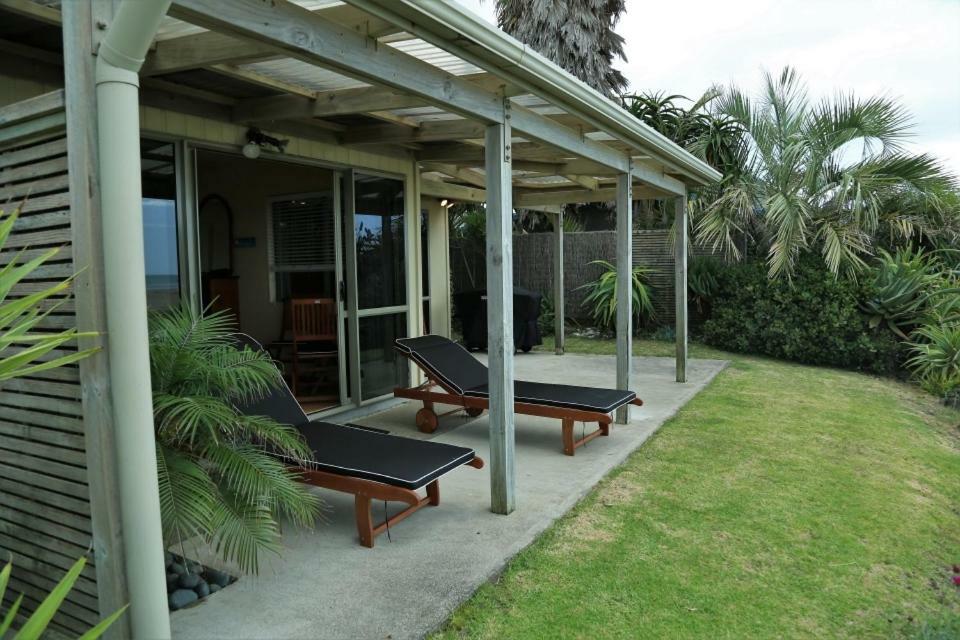 Gems Seaside Lodge Ahipara Exterior photo